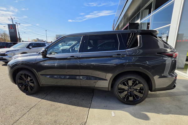 2026 Mitsubishi Outlander ZM Black Edition SUV Image 11