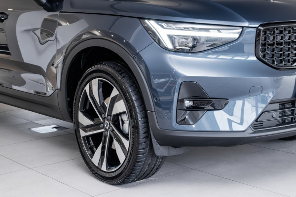 2026 Volvo XC40 XZ Ultra B4 Dark SUV Image 6