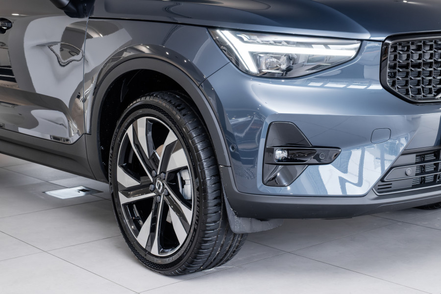 2026 Volvo XC40 XZ Ultra B4 Dark SUV Image 6