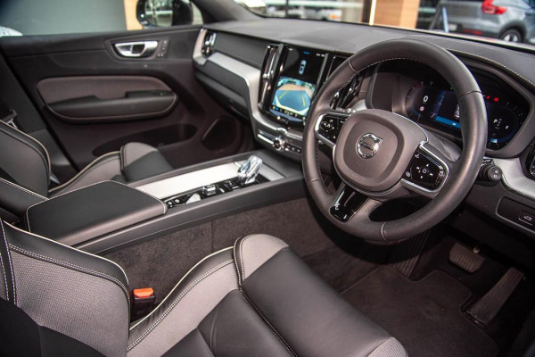 2023 Volvo XC60  Ultimate B6 Dark SUV Image 6