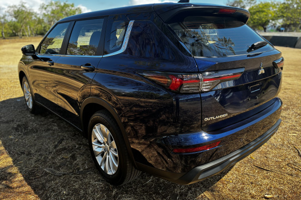 2026 Mitsubishi Outlander ZM ES SUV Image 4