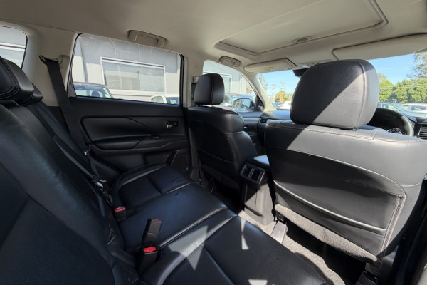 2018 MY18.5 Mitsubishi Outlander ZL Exceed SUV Image 19