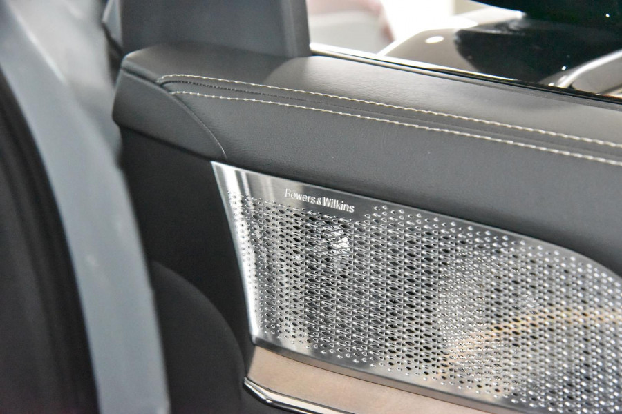 2025 Volvo EX90 No Series Plus Twin Motor SUV Image 19