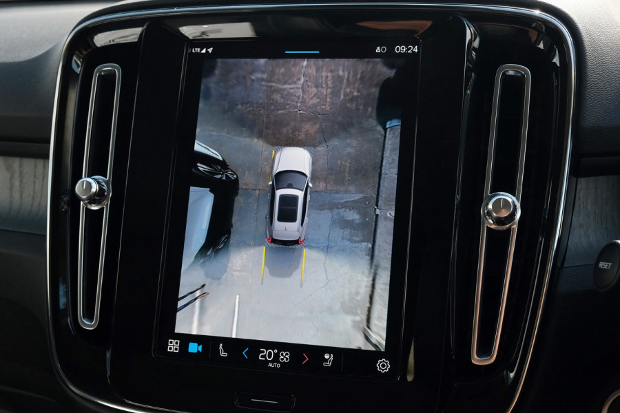 2022 MY23 Volvo XC40 XZ Plus B4 SUV Image 16