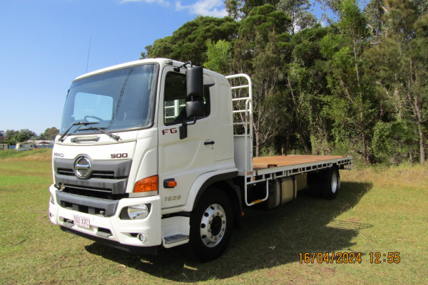 2017 Hino 500 FG8J FG XLONG + DOUBLE O/D HAS DT6 Cab Chassis