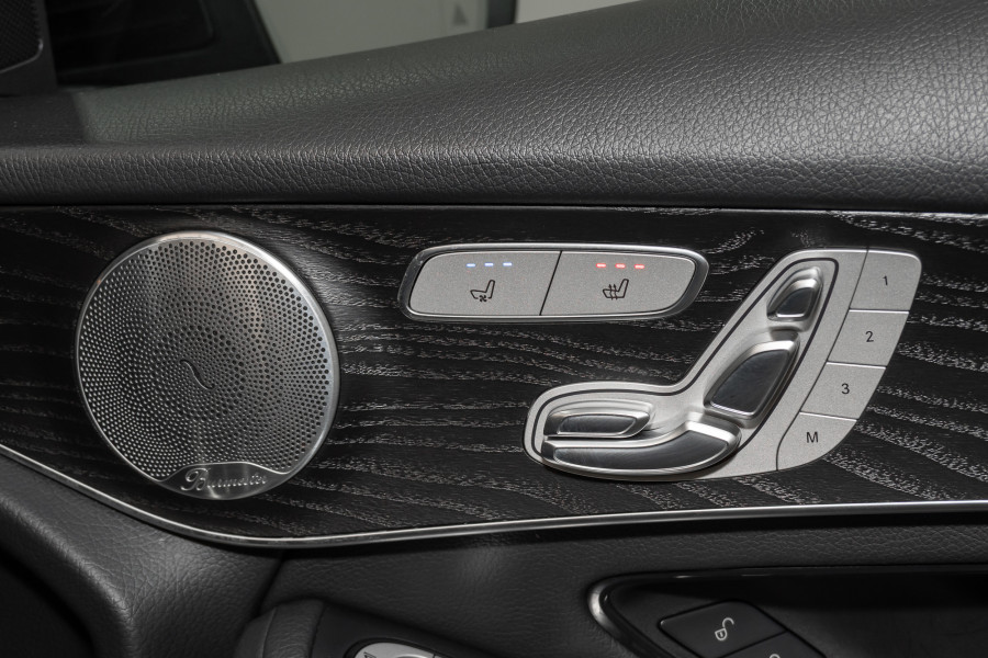 2020 Mercedes-Benz GLC-Class 300e 4matic (Hybrid) SUV Image 14