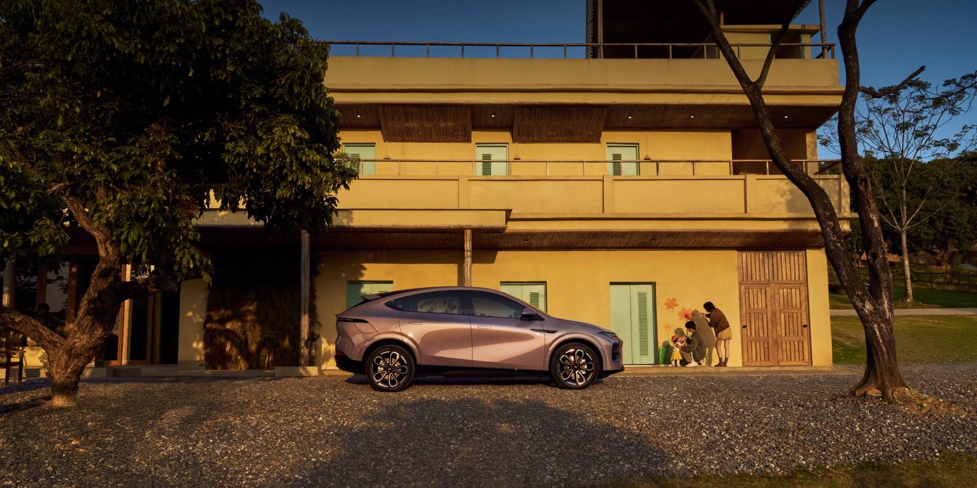 Futuristic Elegance in Motion Image