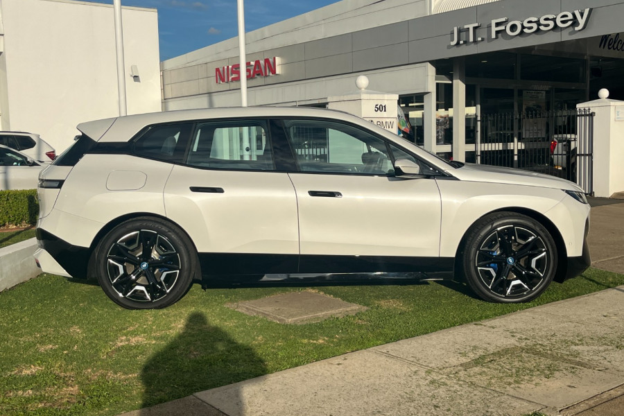 2022 BMW I20-    IX   I20 I20 xDrive40 Sport SUV Image 8