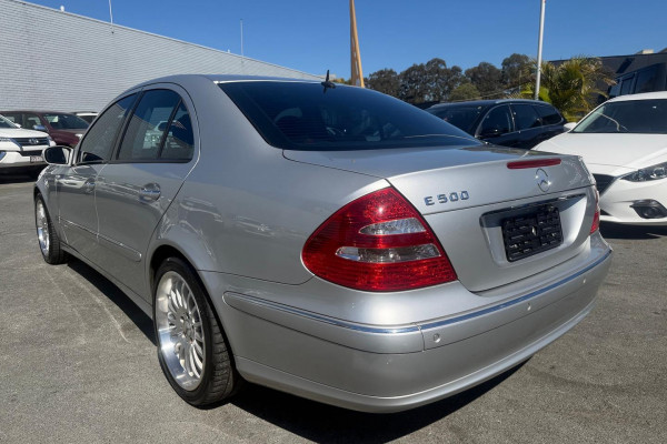 2004 Mercedes-Benz E-Class W211 E500 Elegance Sedan Image 12