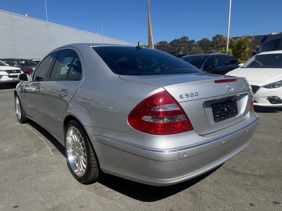 2004 Mercedes-Benz E-Class W211 E500 Elegance Sedan Image 12
