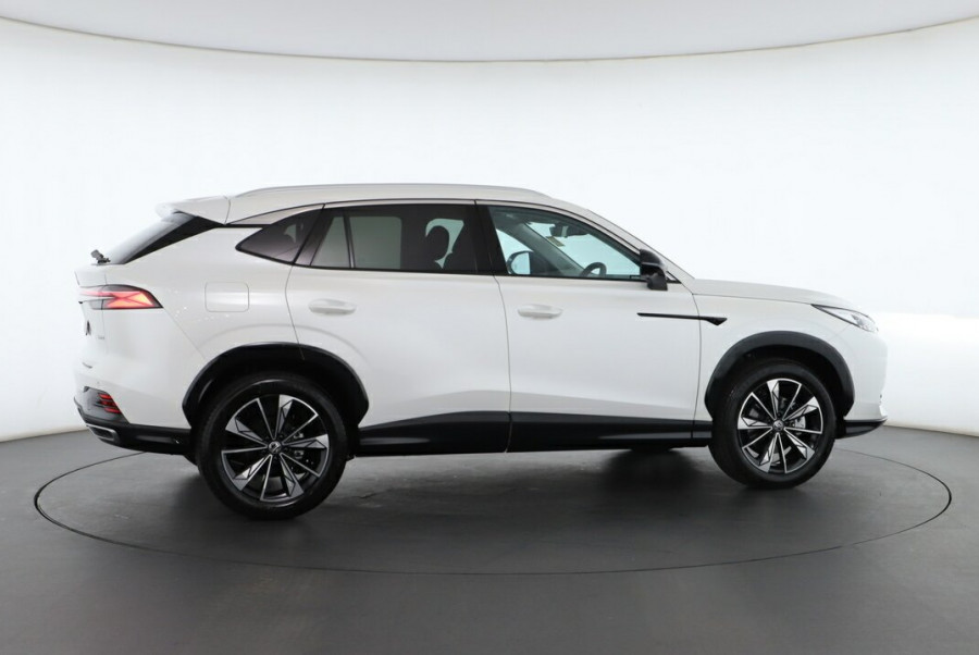 2025 MG HS AS33 Essence SUV Image 15