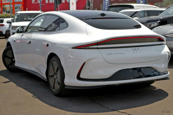 2025 MG IM5 P12L Premium Hatch Image 4