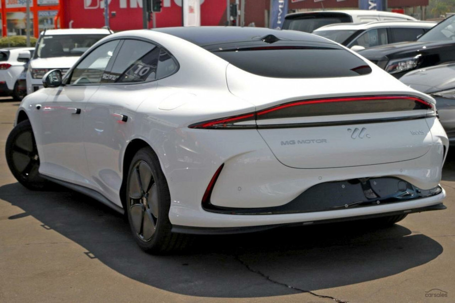 2025 MG IM5 P12L Premium Hatch Image 4