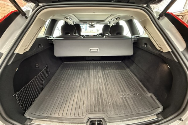 2023 Volvo XC60 UZ Plus B5 SUV Image 13