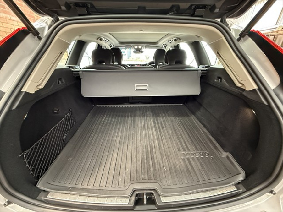 2023 Volvo XC60 UZ Plus B5 SUV Image 13