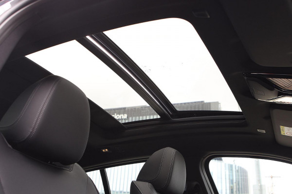 2025 BMW X4 G02 LCI xDrive30i M Sport SUV image 11