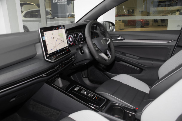2025 Volkswagen Golf 8.5 110TSI R-Line Hatch image 8