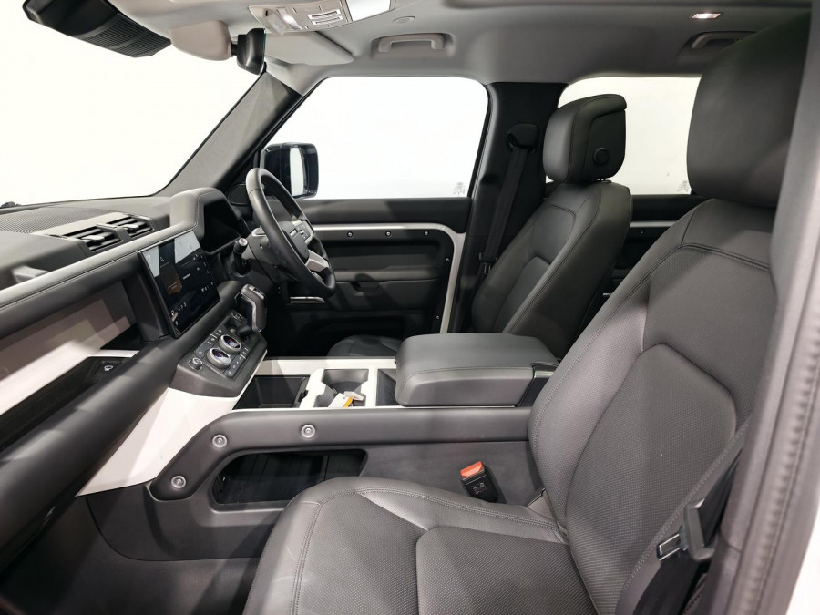 2025 MY25.5 Land Rover Defender L663 110 P400 S SUV Image 3