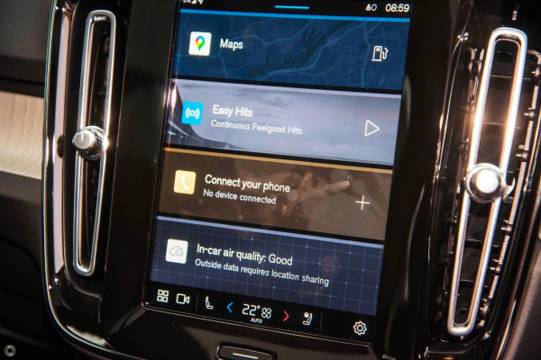 2025 Volvo XC40 XZ Ultra B4 Bright SUV Image 13