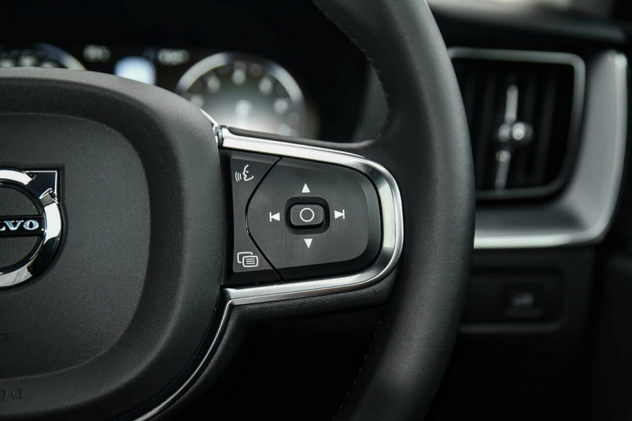 2019 MY20 Volvo XC60 UZ MY20 T5 AWD Momentum Suv Image 17