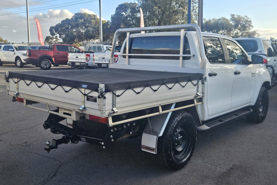 2020 Toyota HiLux  SR Dual Cab Cab Chassis Image 8
