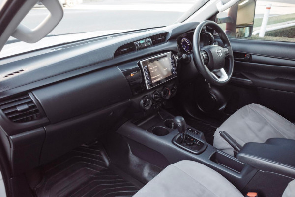 2019 Toyota HiLux GUN126R SR Cab Chassis Image 9