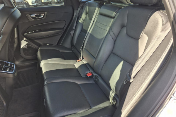 2020 MY21 Volvo XC60 UZ D4 Momentum SUV Image 9