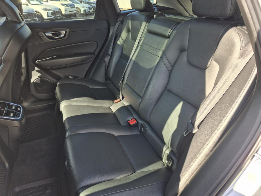 2020 MY21 Volvo XC60 UZ D4 Momentum SUV Image 9