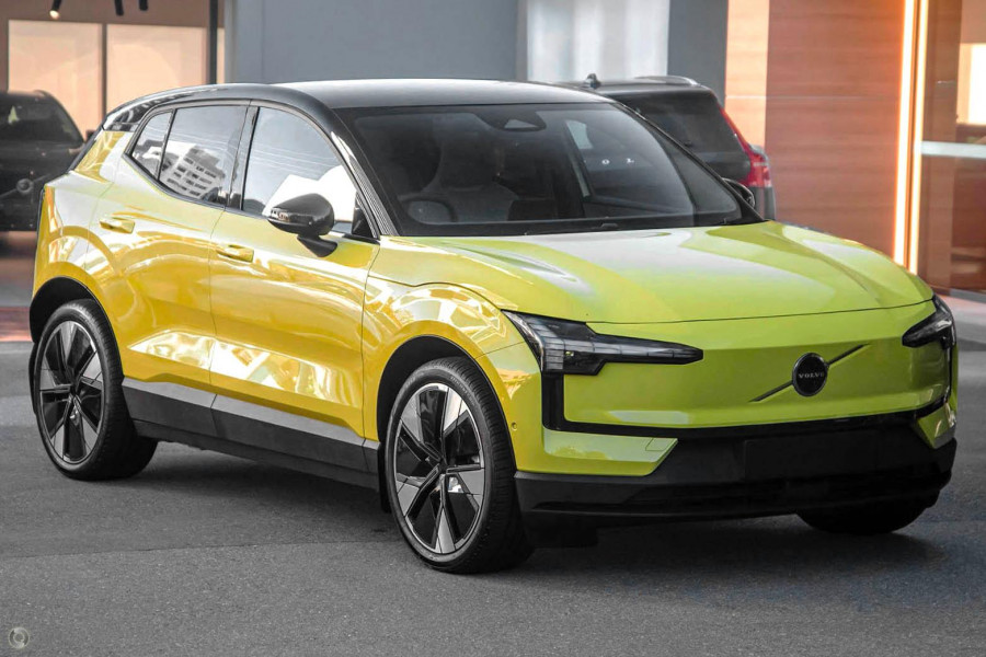 2025 Volvo EX30  Twin Motor Performance Ultra SUV Image 5