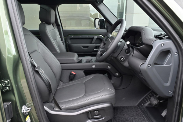 2026 Land Rover Defender L663 110 D350 X-Dynamic HSE SUV image 7