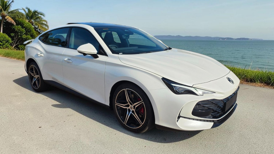2025 MG MG7  Essence Sedan Image 1