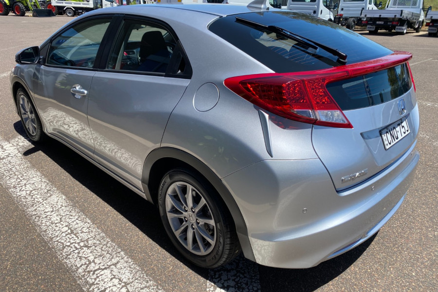 2013 Honda Civic 9th Gen VTi-S Hatch Image 6
