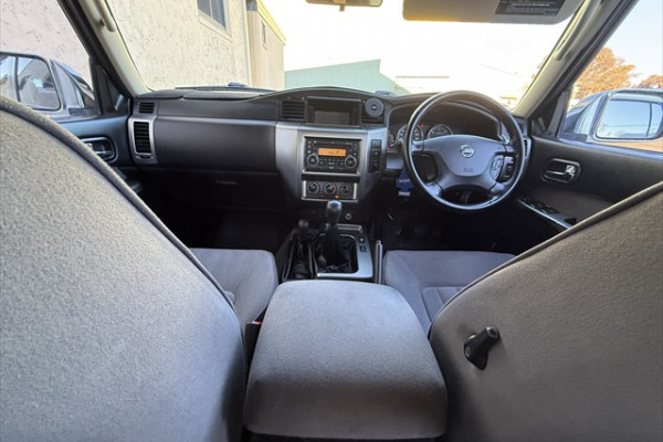 2012 Nissan Patrol Y61 ST SUV Image 12
