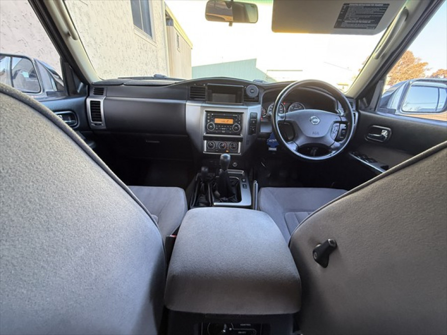 2012 Nissan Patrol Y61 ST SUV Image 12