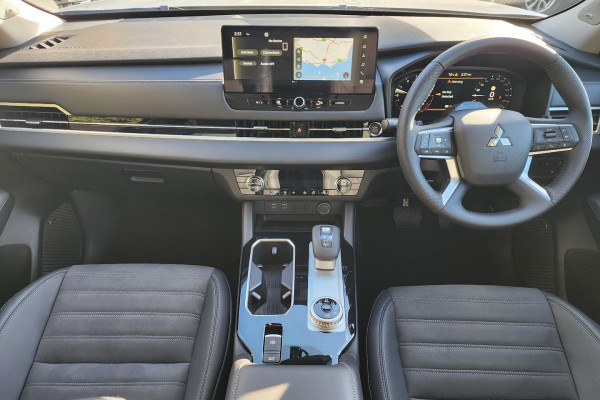 2025 Mitsubishi Outlander ZM LS SUV Image 9