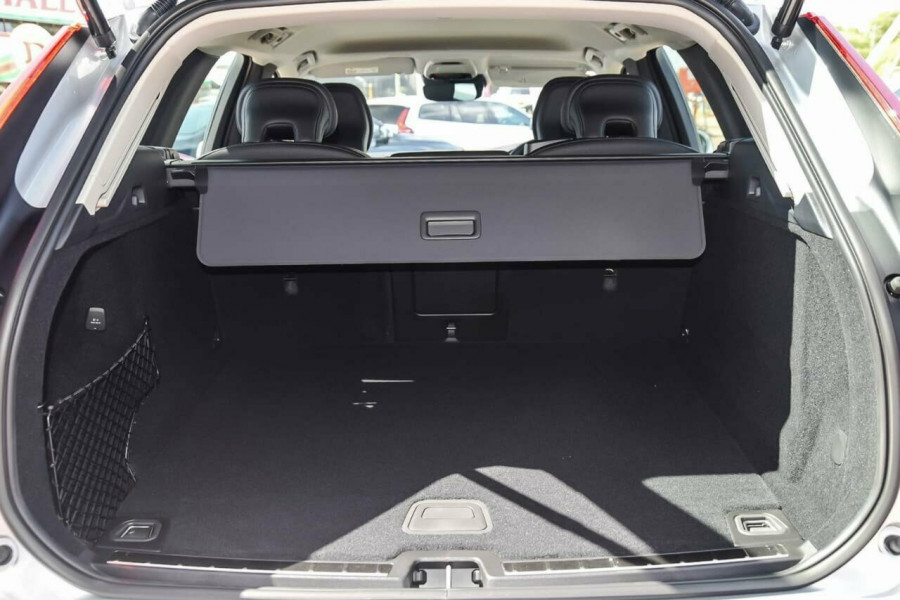2019 MY20 Volvo XC60 UZ T5 Momentum Suv Image 10