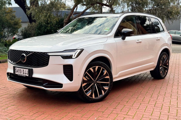 2026 Volvo XC90 L Series Ultra B5 Dark SUV Image 9