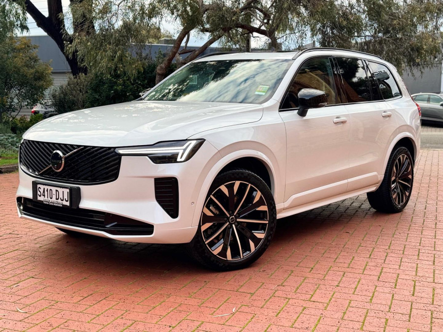 2026 Volvo XC90 L Series Ultra B5 Dark SUV Image 9