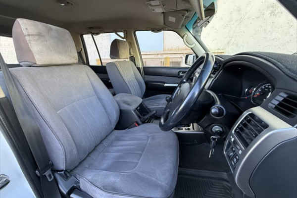 2012 Nissan Patrol Y61 ST SUV Image 10