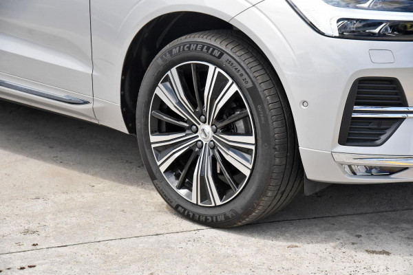 2023 Volvo XC60  Ultimate B5 Bright SUV Image 2