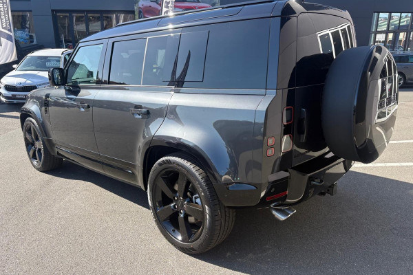 2026 Land Rover Defender L663 110 P425 X-Dynamic SE SUV Image 13