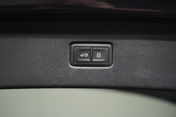 2020 Audi Q7 50 TDI S Line SUV image 39