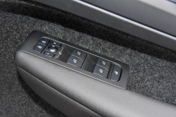 2023 MY24 Volvo XC40  Recharge Pure Electric SUV Image 6