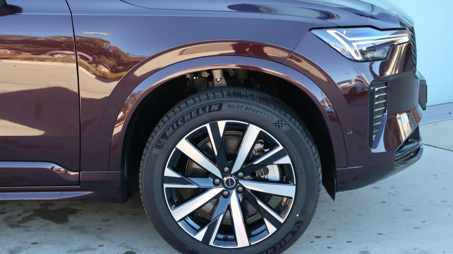 2025 MY26 Volvo XC90 L Series Plus T8 Plug-in Hybrid Dark SUV Image 31