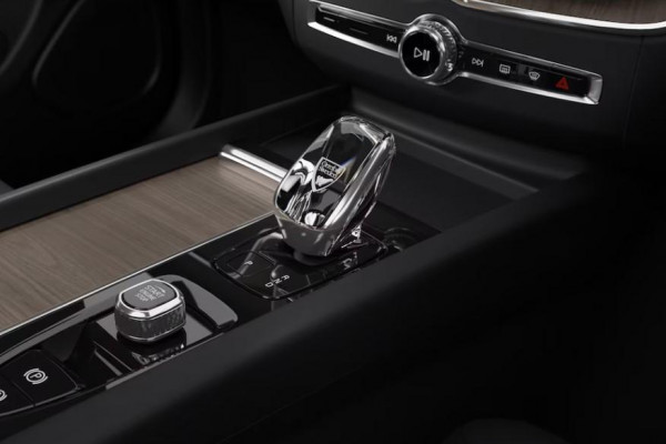 2025 MY26 Volvo XC60 UZ Plus T8 Plug-in Hybrid Dark SUV Image 5