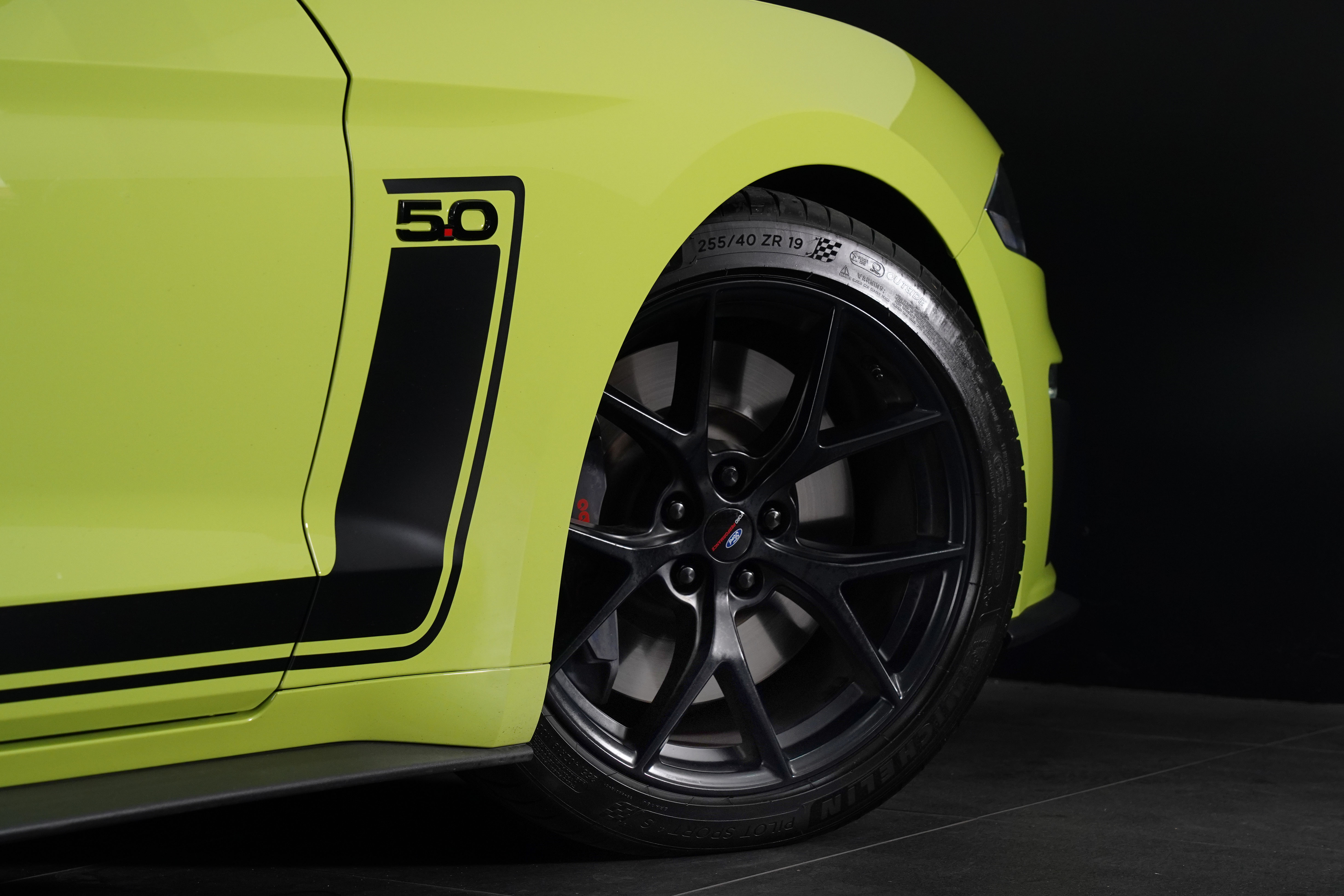2020 Ford Mustang R-Spec Coupe Image 17