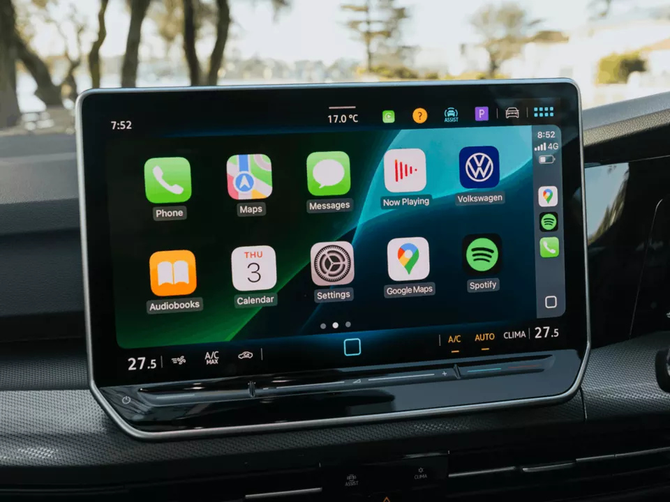 Keeping you connected Wireless Apple CarPlay® and wireless Android Auto™  Image