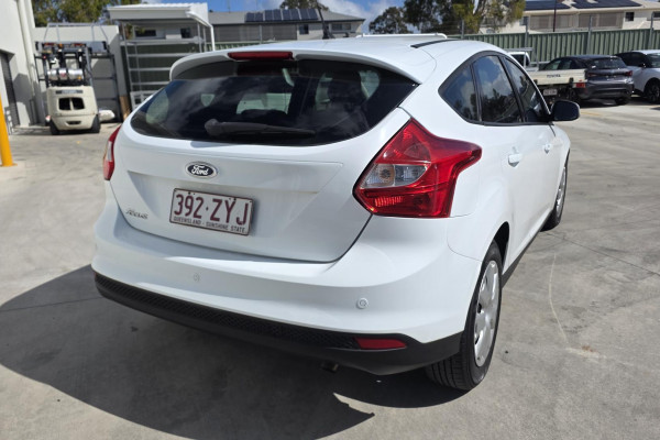 2015 MY14 Ford Focus LW MkII Ambiente Hatch Image 3