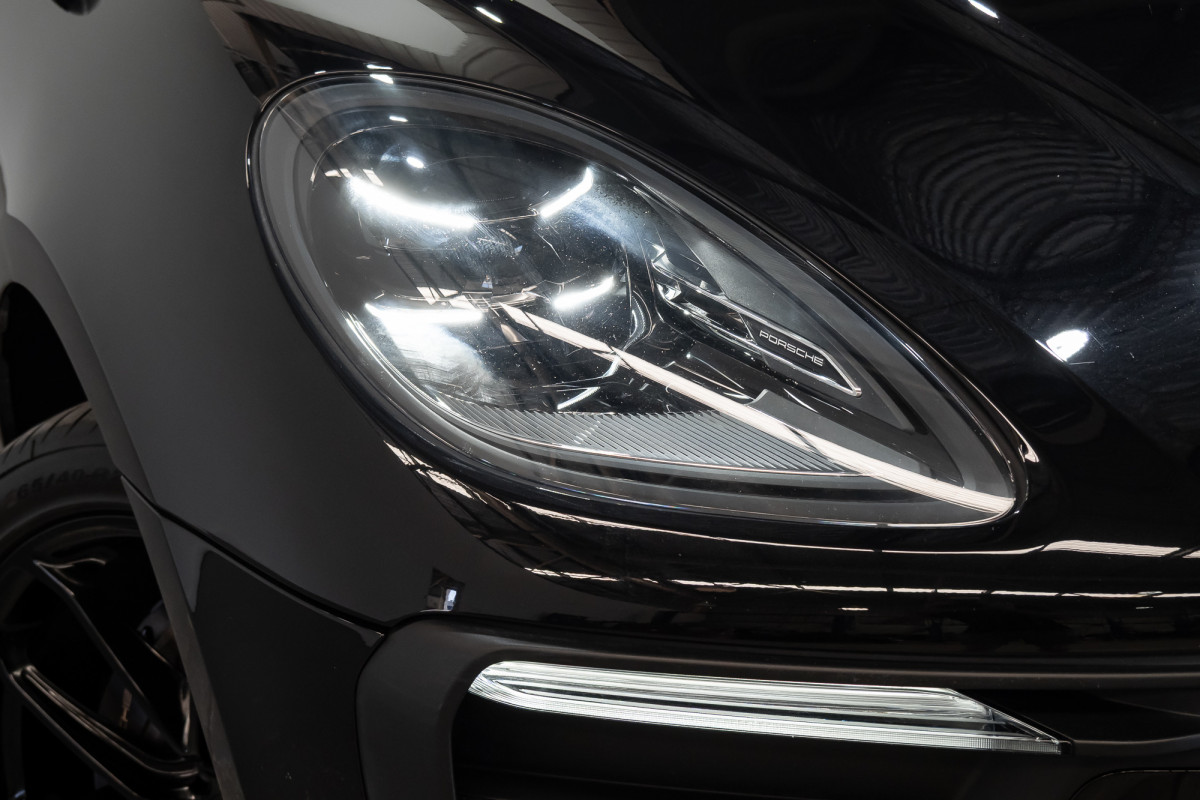 2022 Porsche Macan SUV Image 2