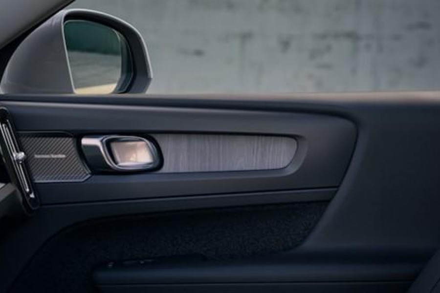 2024 MY25 Volvo XC40  Ultra B4 Bright SUV Image 23